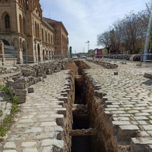 Vox exige una solución inmediata a la zanja de la estación del tren de Toledo tras hallarse un posible muro romano