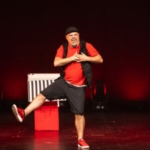 Iván Santacruz, el mago que no se olvida del alma, convirtió al Teatro de Rojas en una fiesta