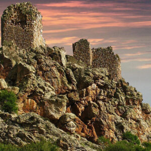 Casi doscientos visitantes llegan al castillo de Mora en una jornada que aúna patrimonio, vino y teatro
