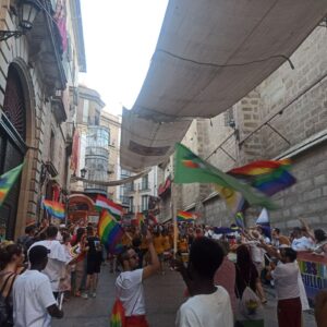Música, banderas y Orgullo LGTBI en un reivindicativo Toledo: "Todos tendríamos que participar en este tipo de actos"