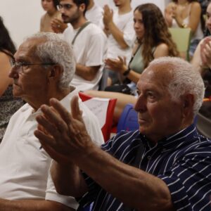 El huerto comunitario de un instituto de Torrijos que une a varias generaciones: "Va más allá de cultivar guisantes"