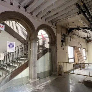 Las obras de la Delegación permitirán exponer restos arqueológicos como la muralla que conecta con el Alcázar