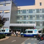 Hospitalizados dos trabajadores tras sufrir un aplastamiento al desprenderse un portón en El Toboso
