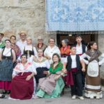 Vecinos de Segurilla durante 'La Enramá' 2025