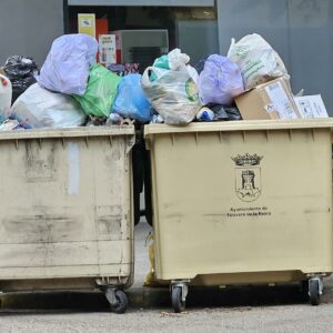 La avería de varios camiones deja zonas de Talavera con la basura sin recoger