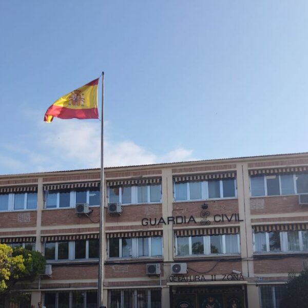 Refuerzo estructural en el bloque de oficinas del cuartel de la Guardia Civil en Toledo a la espera de su demolición