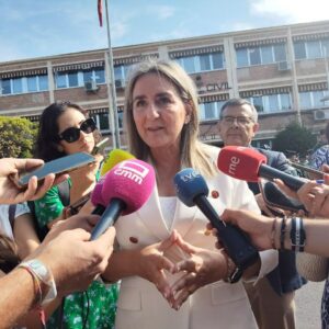 Tolón afirma que el derribo del cuartel se retomará esta semana tras paralizarse por el amianto