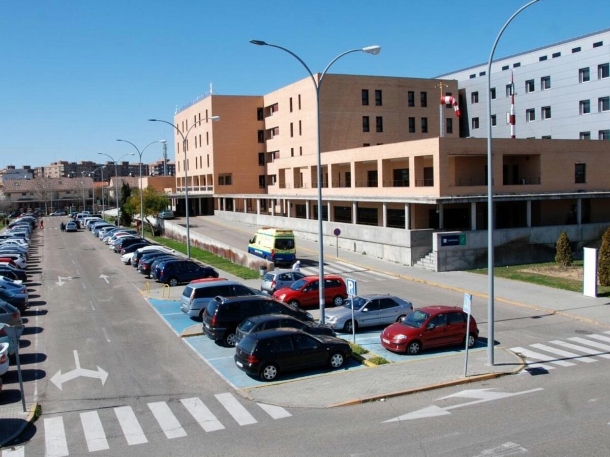 Un bebé y su madre, afectados en el incendio de un piso en Talavera que obliga a desalojar a 25 personas