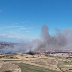 Más de un centenar de personas han sido evacuadas de forma preventiva en La Torre de Esteban Hambrán por un incendio forestal