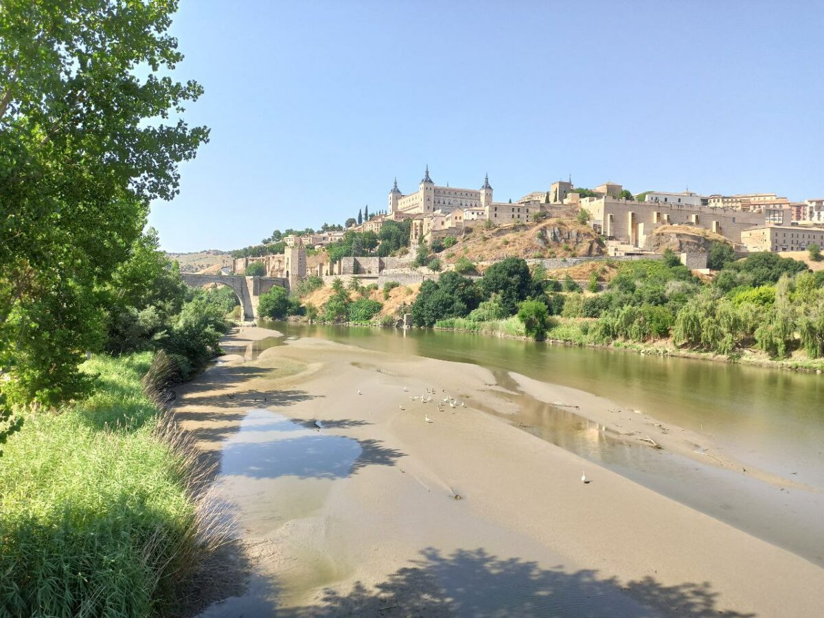 ¿Qué impacto han tenido las variaciones de caudal en el verano en el río Tajo a su paso por Toledo?