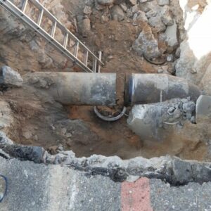 Varios cortes de tráfico en el Polígono por las obras de mejora de la red de agua y alcantarillado en el mes de agosto