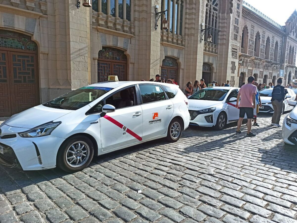 PSOE Toledo denuncia la falta de taxis adaptados catalogándolo de servicio "deficitario"