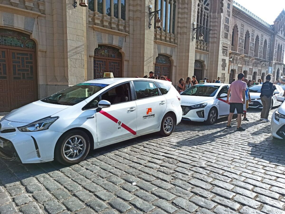 PSOE Toledo denuncia la falta de taxis adaptados catalogándolo de servicio "deficitario"