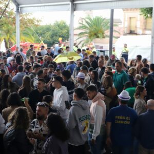 Olías del Rey dará mil pulseras centinela para proteger contra la sumisión química en las fiestas