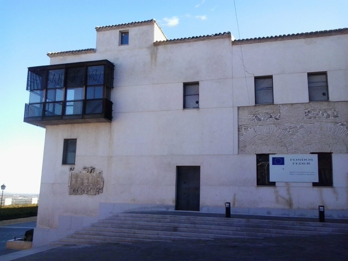 La Asociación Museo de Santa Cruz 'Vivo' reclama su ampliación con los espacios de Santa Fe tras su reapertura