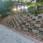 IU propone eliminar este talud y crear una zona de esparcimiento