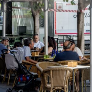 La Asociación de Hostelería de Toledo califica de "desproporcionada" la prohibición de fumar en terrazas