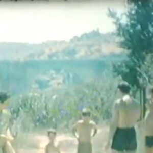 Toledanos bañándose en la playa de la Solanilla del río Tajo en 1965, las primeras imágenes gracias a una donación