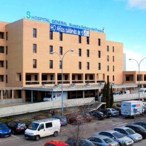 Heridos dos trabajadores tras ceder el tejado de una empresa de montajes en Calera y Chozas