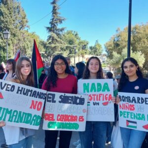 Unos 200 estudiantes muestran en Toledo su rechazo al genocidio en Gaza y apoyan a la flotilla humanitaria