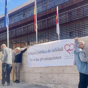 'Toledo por la Sanidad Pública' presenta 6.400 firmas por las "largas" listas de espera: "Teníamos un tesoro y lo están deteriorando"
