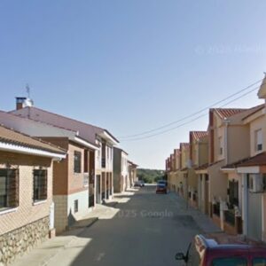 Un incendio en una vivienda de La Puebla de Montalbán afecta a dos personas y se extiende a otra contigua