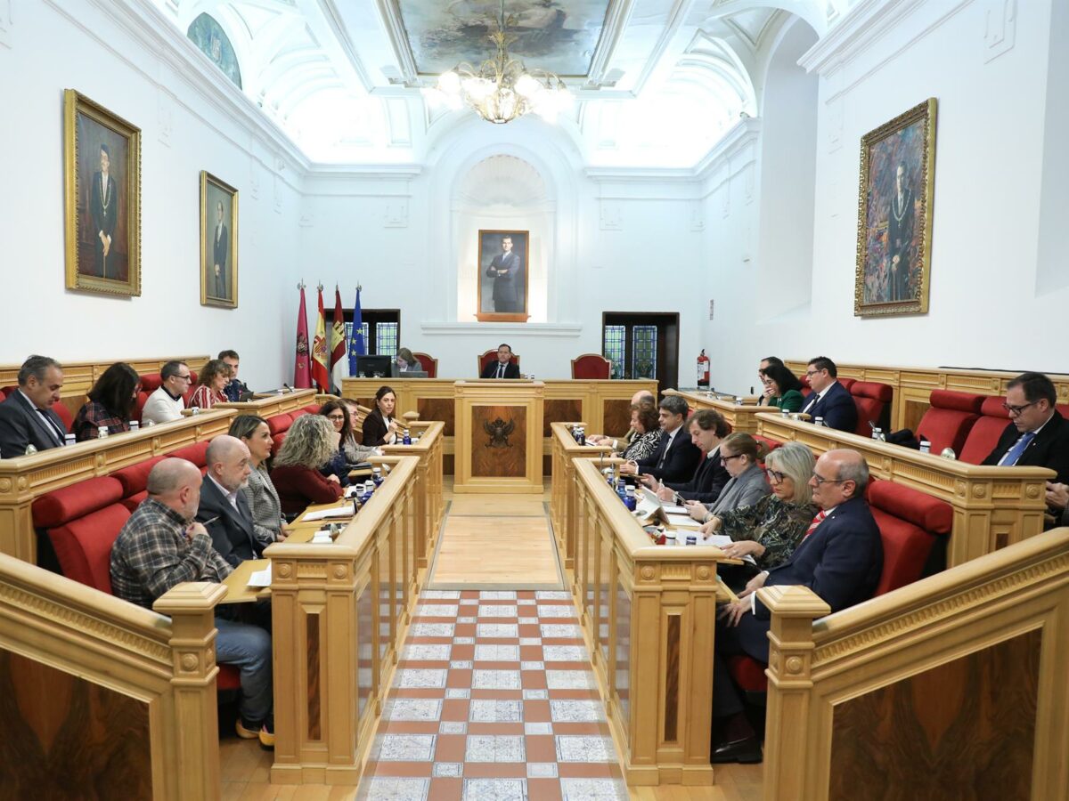 La Casa del Diamantista, el Paseo Alberto Sánchez, la regularización de migrantes o la siniestralidad laboral, a debate en el Pleno