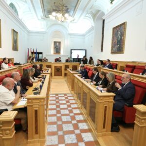 La guerra, los gastos como Ciudad Europea del Deporte, el Tajo, el Circo Romano o el Quixote Crea, en el Pleno de Toledo
