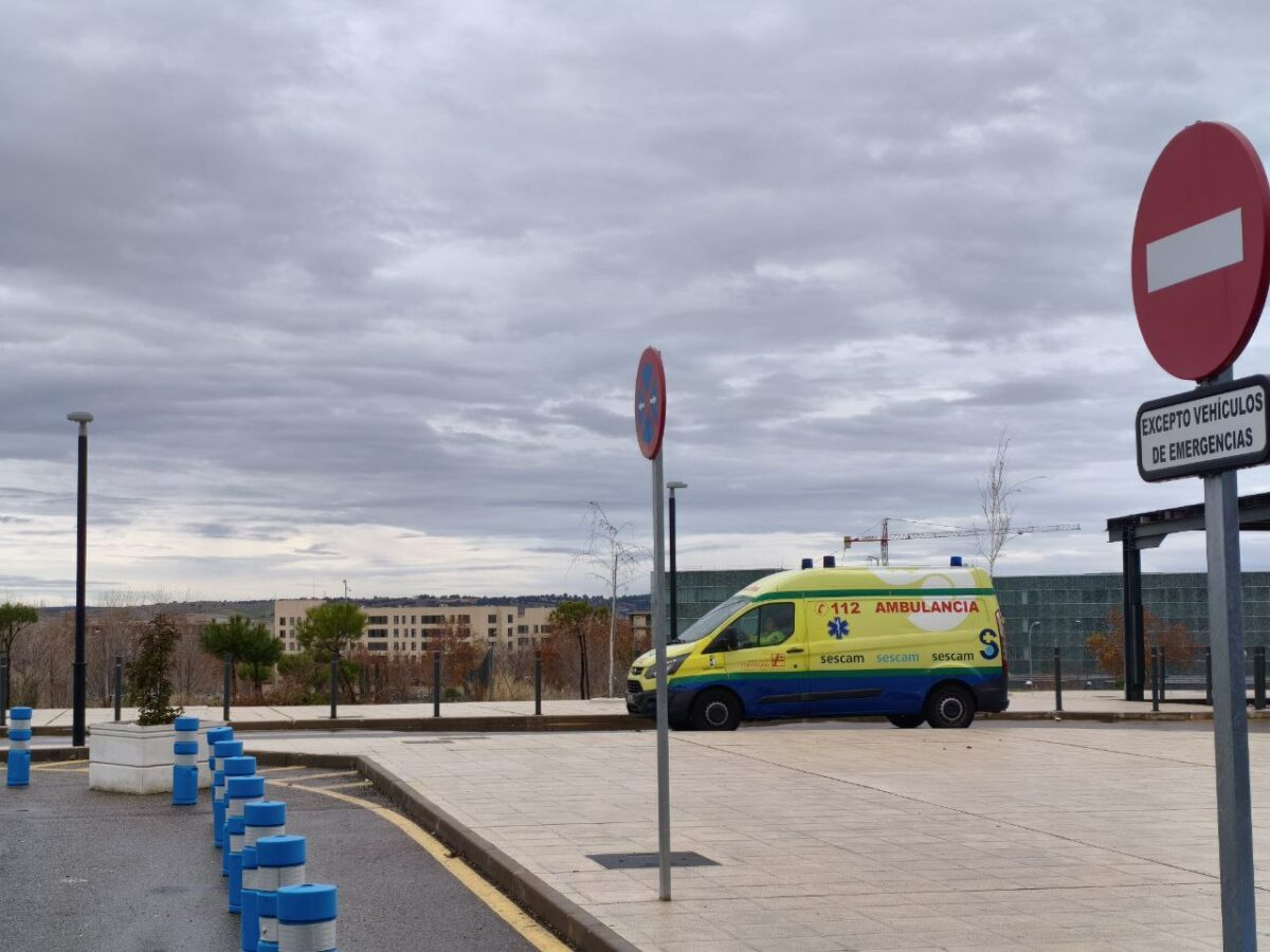 Hospitalizado un trabajador de 40 años tras sufrir una caída desde seis metros de altura en Ontígola