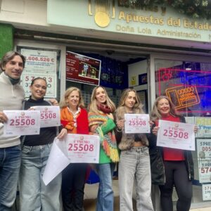Doblete de Doña Lola con un cuarto y un quinto premio de la Lotería de Navidad: el 25.508 y el 60.649