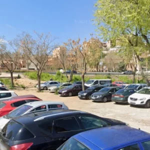 El aparcamiento irregular a la entrada de Safont se liberará por las obras en la ribera del Tajo y después se ajardinará