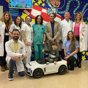 Al volante de camino al quirófano: el Hospital de Talavera humaniza la cirugía pediátrica