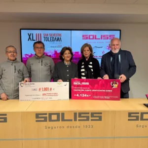 Los enfermos de Alzheimer de Toledo reciben una donación de 4.124 euros de Soliss por el total de corredores que finalizó la 43ª San Silvestre
