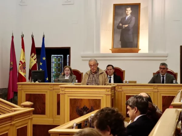 Asociaciones vecinales, PSOE e IU rechazan la reforma del reglamento del Pleno de Toledo impulsada por PP y Vox