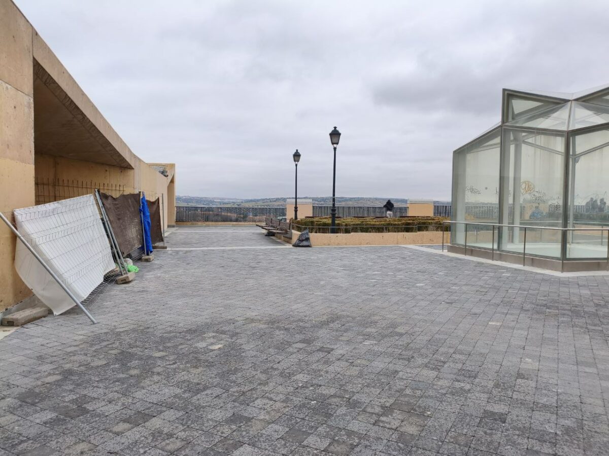 La lluvia complica las obras en la cubierta del Palacio de Congresos: sin fecha para el último tramo del remonte del Miradero