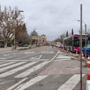 Sin churros en La Vega y con una calzada de dos carriles en una de las vías más transitadas de Toledo