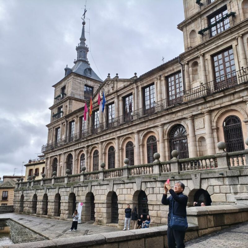 El Gobierno de PP y Vox descarta tocar los impuestos de Toledo en 2027 y no aplicará una rebaja del IBI