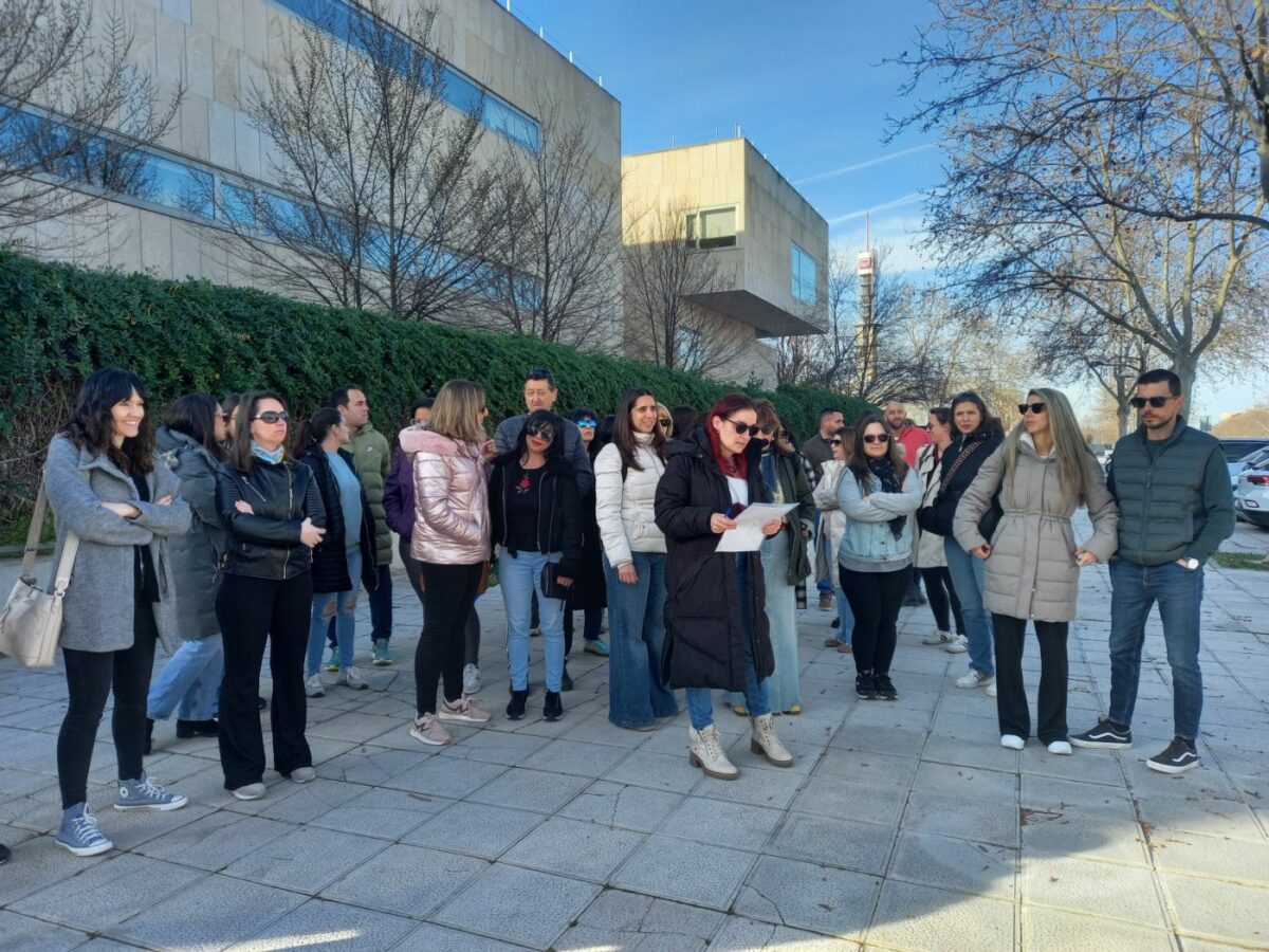 Arrecia la protesta de padres y madres de un centro educativo de Olías del Rey que reclaman mejor gestión de la "diversidad" en las aulas