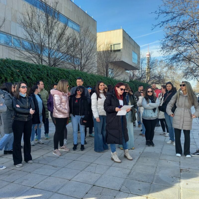 Arrecia la protesta de padres y madres de un centro educativo de Olías del Rey que reclaman mejor gestión de la "diversidad" en las aulas