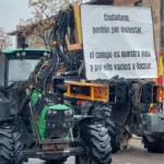 En “un buen día para el campo”, cientos de agricultores y decenas de tractores llegan hasta el corazón de Toledo