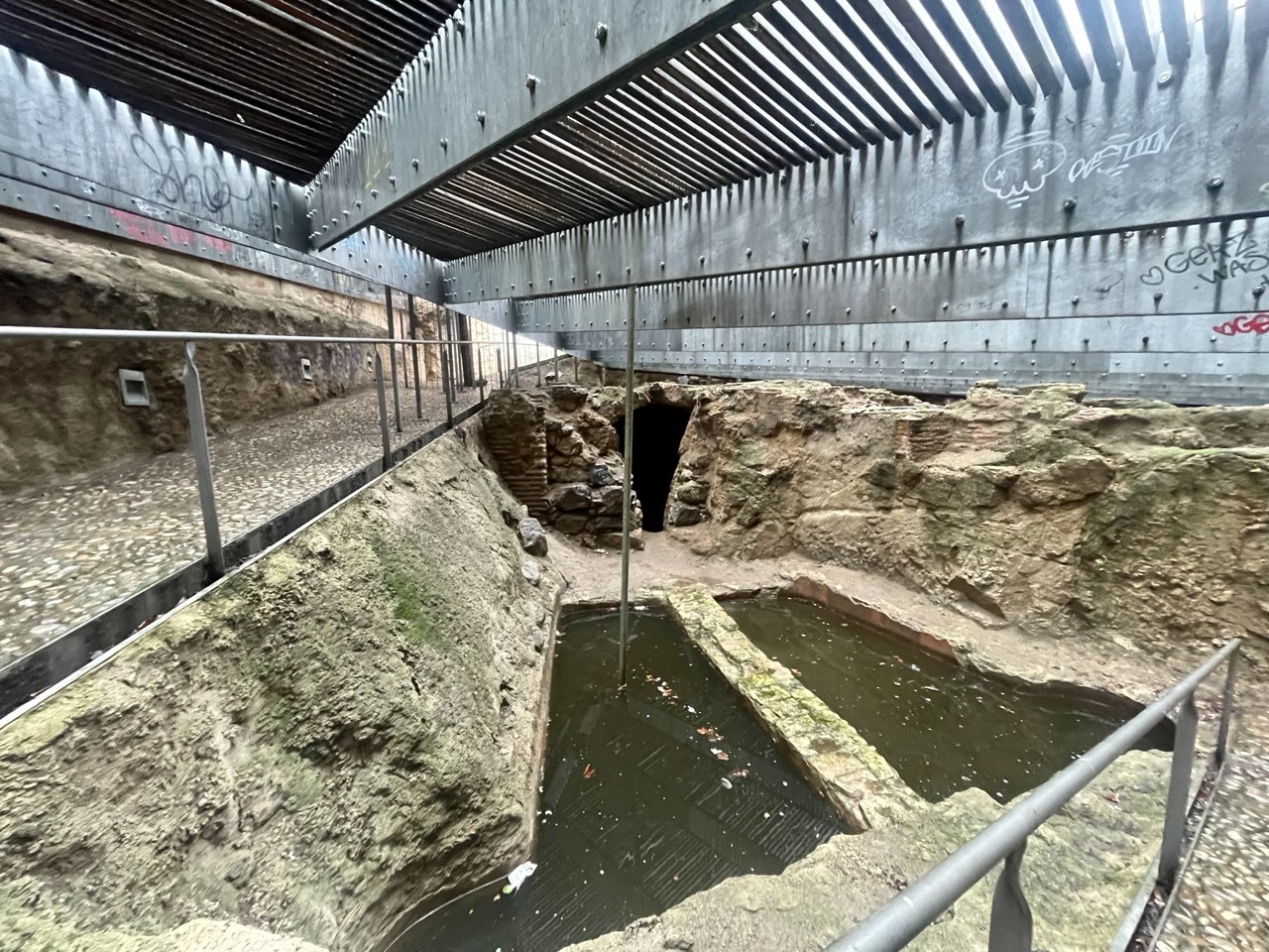 La sinagoga del Sofer, una joya patrimonial abandonada en el subsuelo de la judería de Toledo