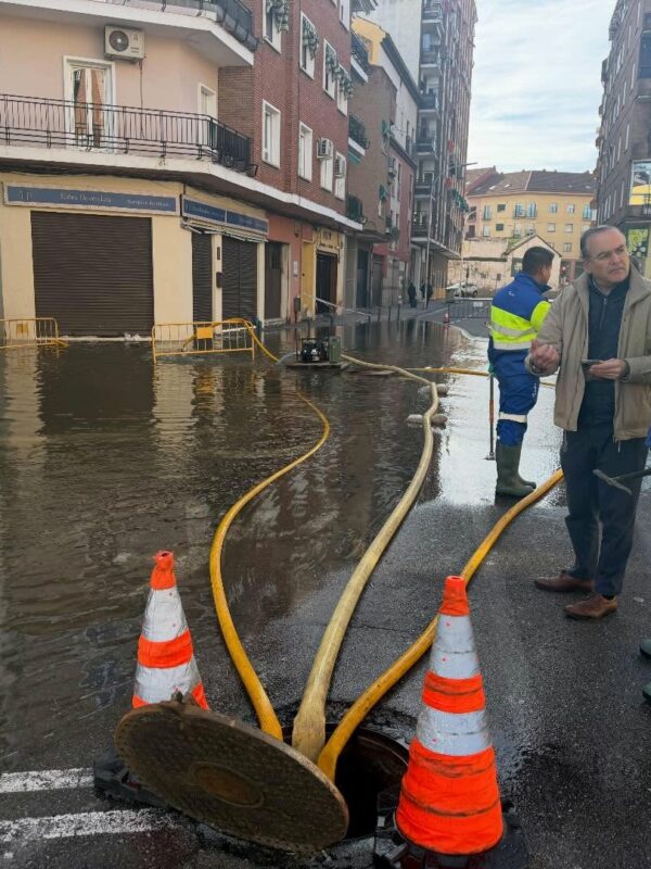 Talavera termina la fase de achicar agua tras varios días de inundaciones y activa la de limpieza