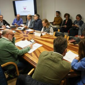 PP y Vox se ponen de perfil con el hotel de la Cava: trámite en marcha y los vecinos desembarcan en la comisión