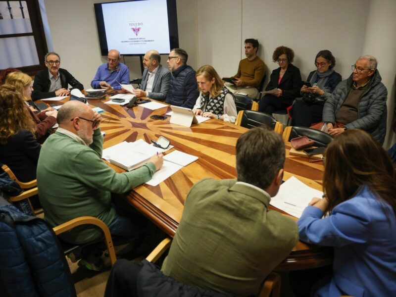 PP y Vox se ponen de perfil con el hotel de la Cava: trámite en marcha y los vecinos desembarcan en la comisión