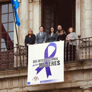 Toledo no pondrá el lazo del 8M por el rechazo de Vox: el PP reprocha su "incoherencia" y lo tacha de "error importante"