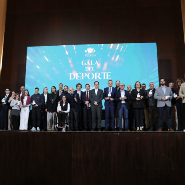 Toledo rinde homenaje a clubes y deportistas: "Las ganas de seguir mejorando son infinitas"