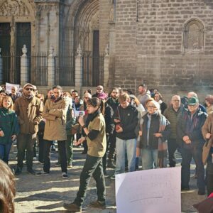 Sumar recoge firmas para frenar el proyecto del Valle, cuyas obras tienen como fecha límite el 30 de junio