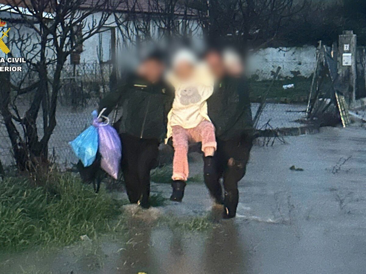 Una mujer de 67 años es rescatada en Alcolea del Tajo tras inundarse su vivienda