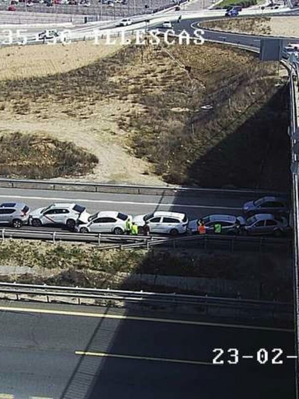 Un hombre resulta herido leve tras la colisión por alcance entre seis vehículos en la A-42 en Illescas