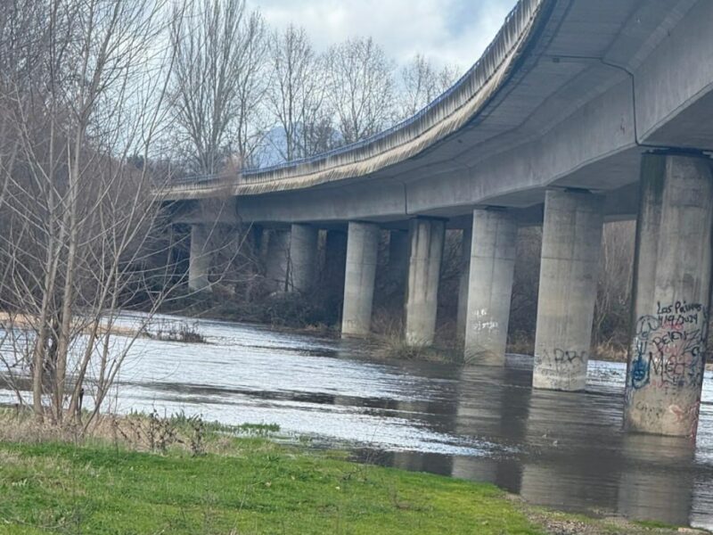 Situación de "estabilidad" en Escalona ante la crecida del río Alberche que mantiene a 20 familias desalojadas